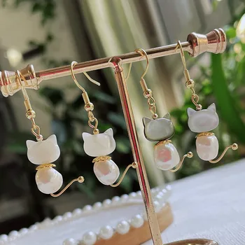 Обеци-капки от естествени сладководни перли, с неправилна форма в бароков стил за жени очарователни обеци с махало под формата на сладък котки, черни обеци с бели перли във формата на миди