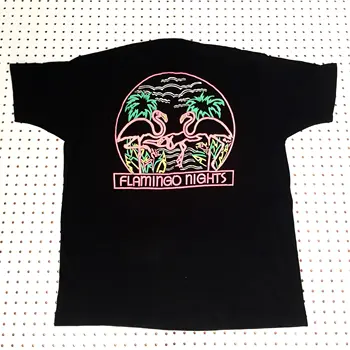 Тениска FLAMINGO NIGHTS 80-те години на Fruit of the Стан Казино Neon