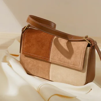 2023 Нов нишевый дизайн, фланелевое връзка, модерна и универсална малка квадратна чанта на едно рамо, подмишница за жени