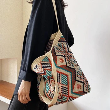 Дамска чанта с горната дръжка, свързани на една кука, дамски вязаная цигански чанта впечатлява със своя бохемски стил бохо